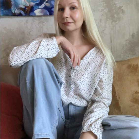 Taiteilija Jenni Ahokiven kuva